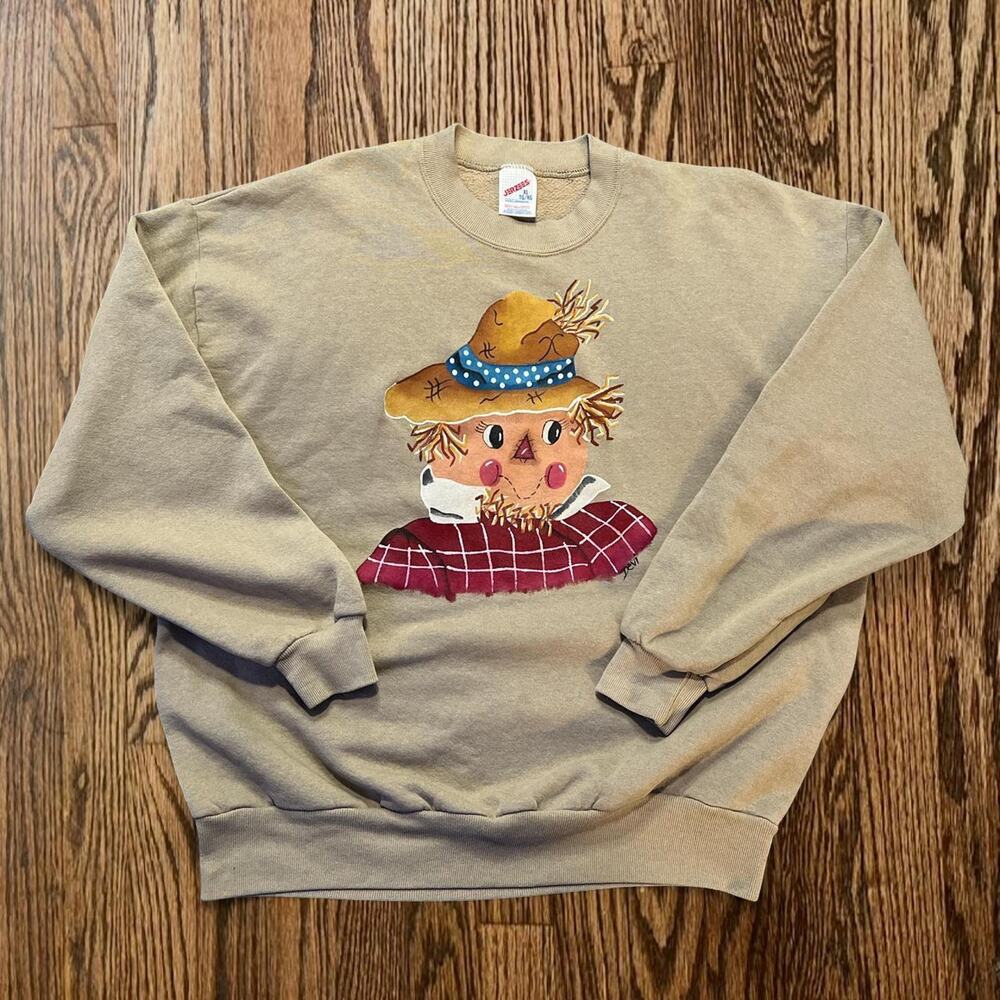 Tan crewneck sweatshirt scarecrow design
